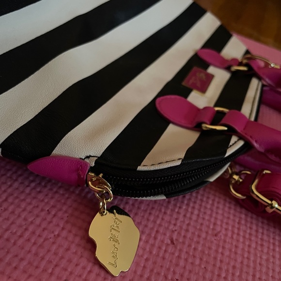 Betsey Johnson bag - Picture 2 of 7